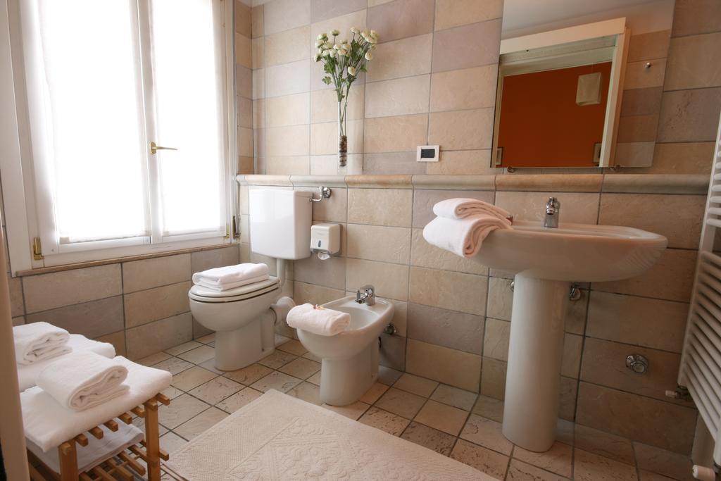 Corte Posta B&B - Parcheggio E Bagno In Camera Мантова Екстериор снимка